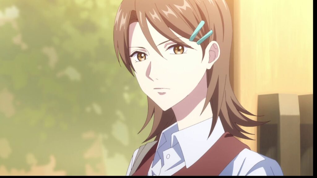 ヘアピンを付けた茶髪のアニメキャラクターが真剣な表情を見せているシーン