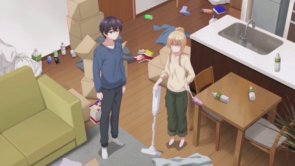 アニメ『お隣の天使様』第1話。散らかった藤宮周の部屋で、掃除機を手に呆れた表情で立つ椎名真昼と、戸惑う周のシーン